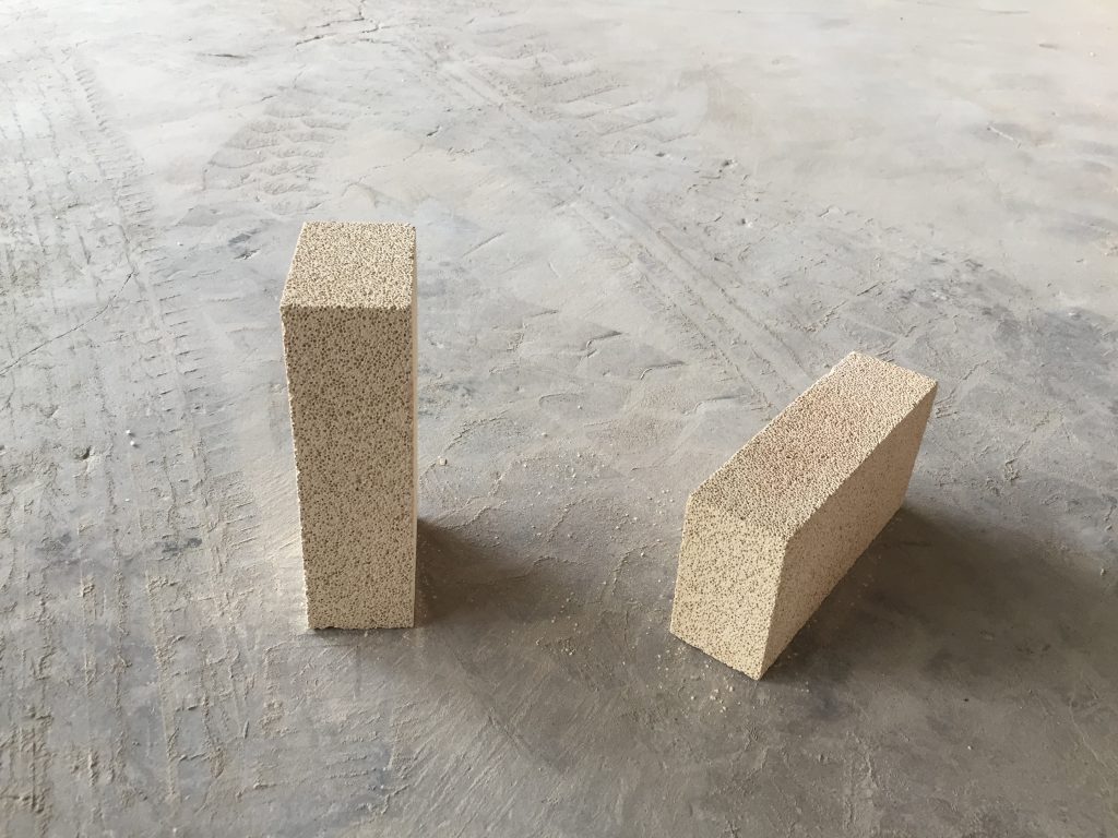 1.0 輕質(zhì)高鋁保溫磚 保溫磚廠家_輕質(zhì)磚理化指標(biāo)_輕質(zhì)保溫磚價(jià)格